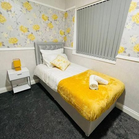 Alder House - A Modern Vibrant 4 Bedroom HouseMarston Green エクステリア 写真