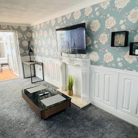 Alder House - A Modern Vibrant 4 Bedroom HouseMarston Green エクステリア 写真
