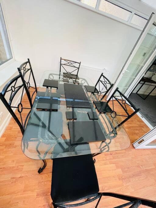 Alder House - A Modern Vibrant 4 Bedroom HouseMarston Green エクステリア 写真