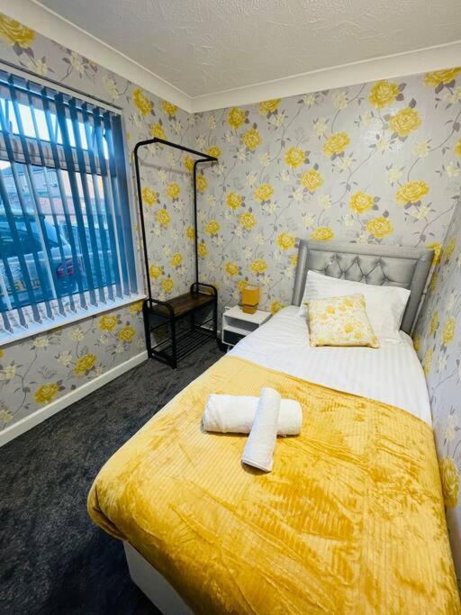 Alder House - A Modern Vibrant 4 Bedroom HouseMarston Green エクステリア 写真