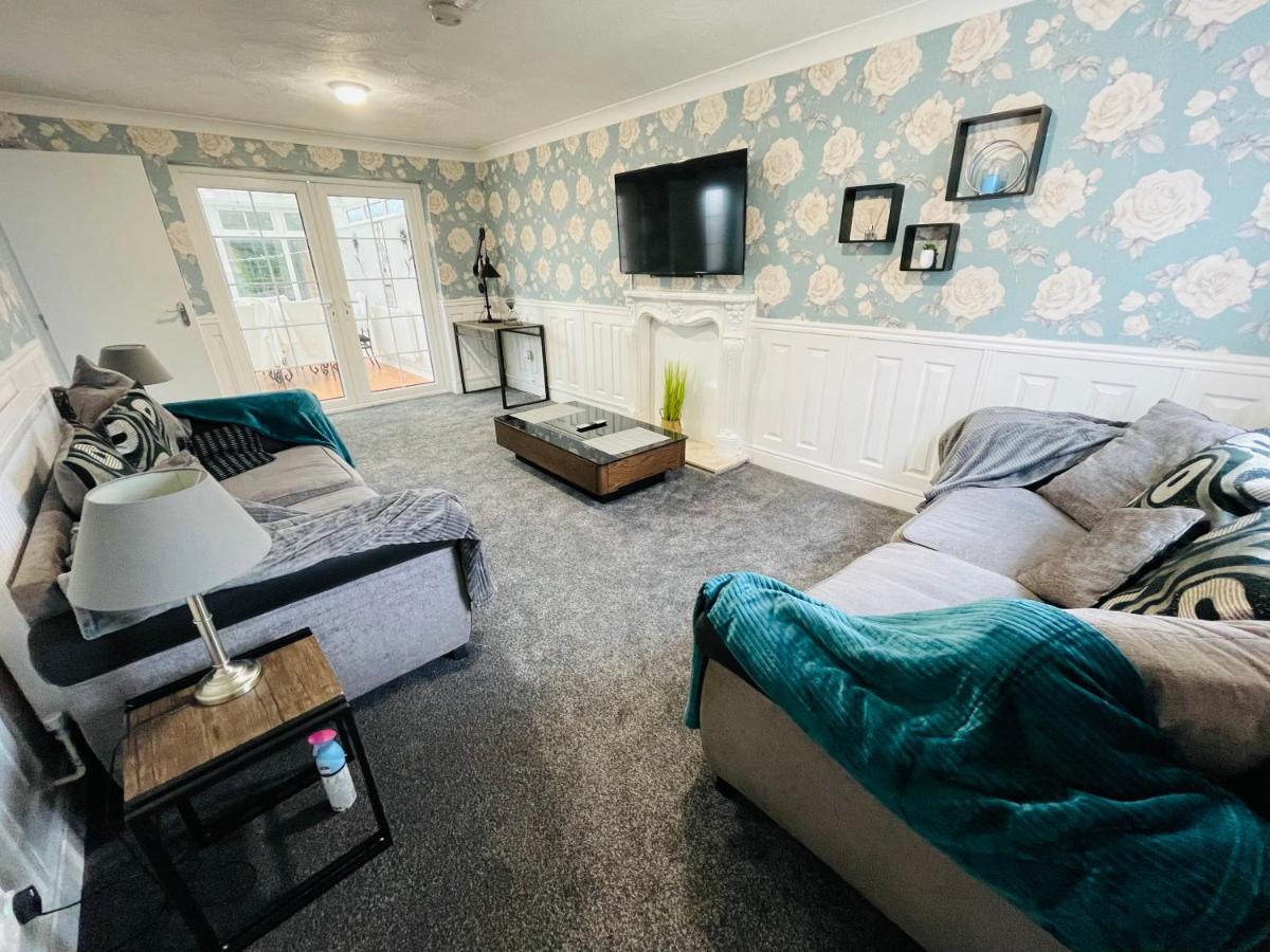 Alder House - A Modern Vibrant 4 Bedroom HouseMarston Green エクステリア 写真