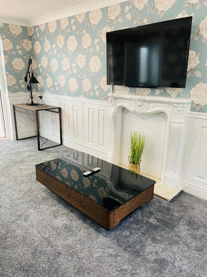 Alder House - A Modern Vibrant 4 Bedroom HouseMarston Green エクステリア 写真
